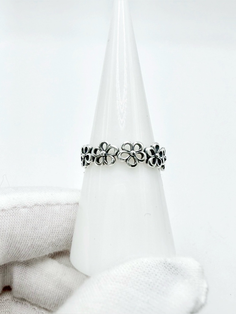 .925 Sterling Silver Flower Design Band Ring